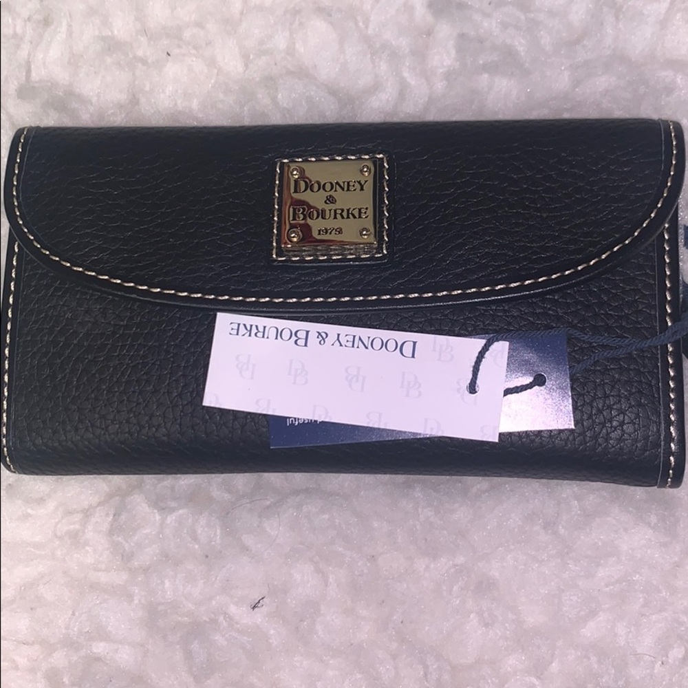 NWT Dooney and Bourke black wallet